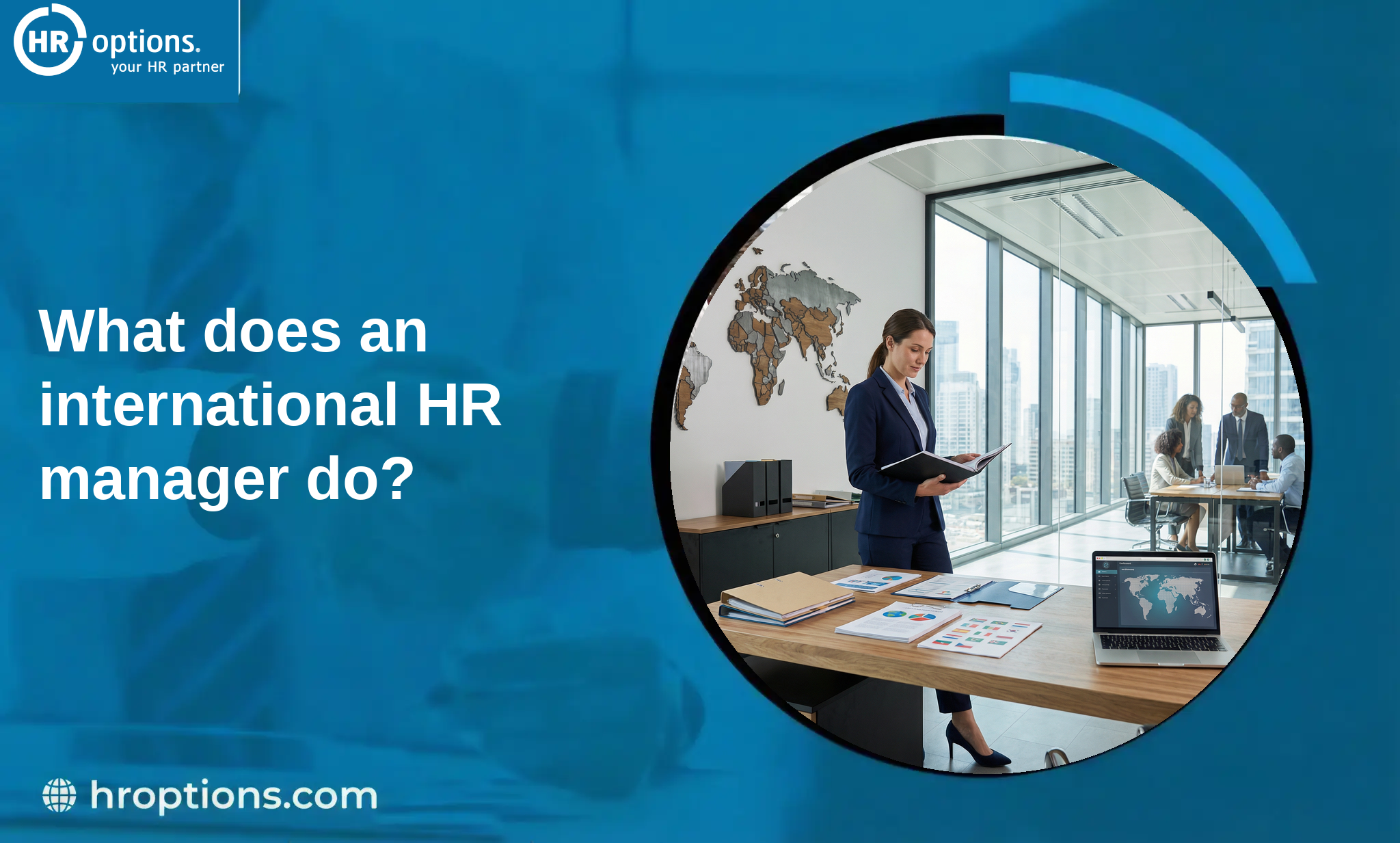 What does an international HR manager do?
